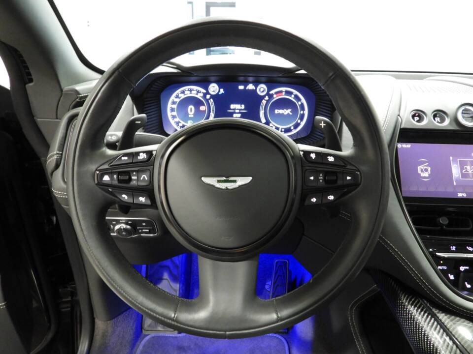 Image 6/15 of Aston Martin DBX707 (2022)