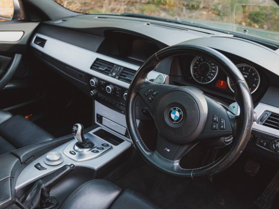 Immagine 17/35 di BMW M5 Touring (2007)