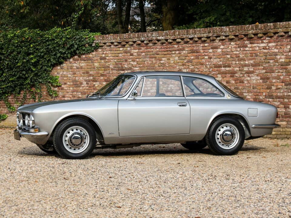 Afbeelding 12/50 van Alfa Romeo 1750 GT Veloce (1969)