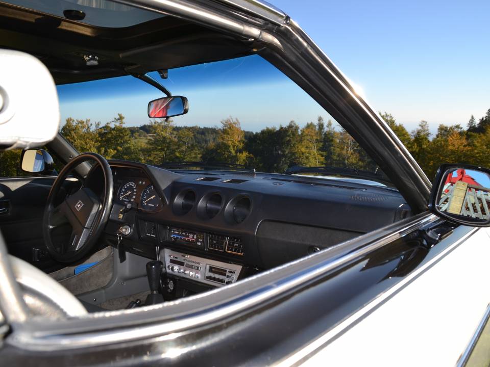 Image 11/58 of Datsun 280 ZXT (1981)