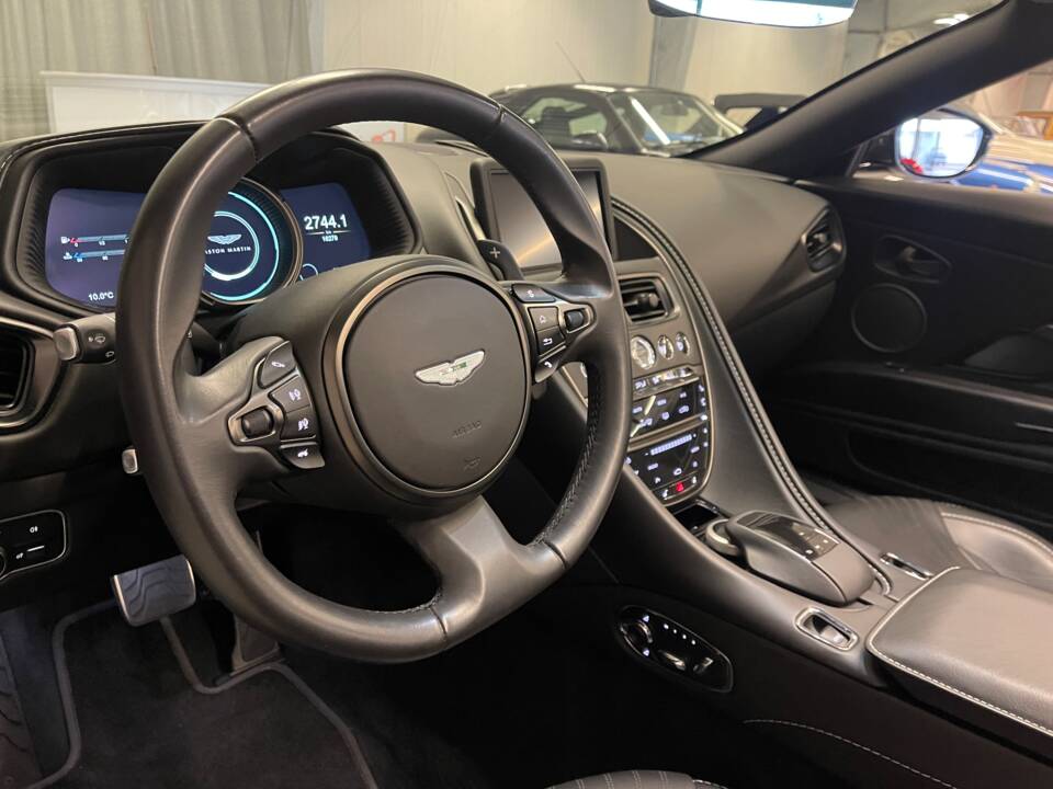 Afbeelding 12/18 van Aston Martin DB 11 Volante (2020)