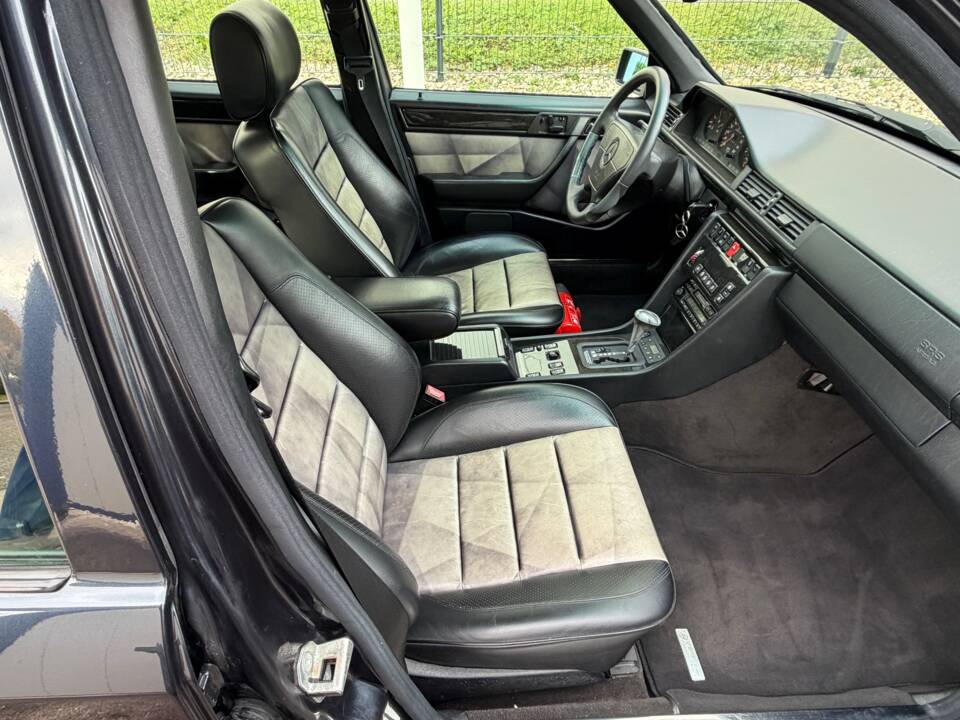 Bild 12/15 von Mercedes-Benz E 500 (1995)