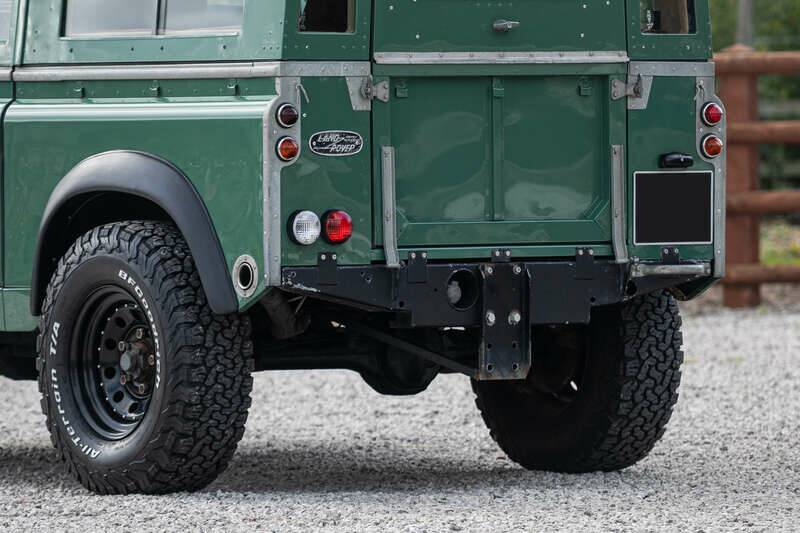 Image 33/41 of Land Rover 90 (1988)