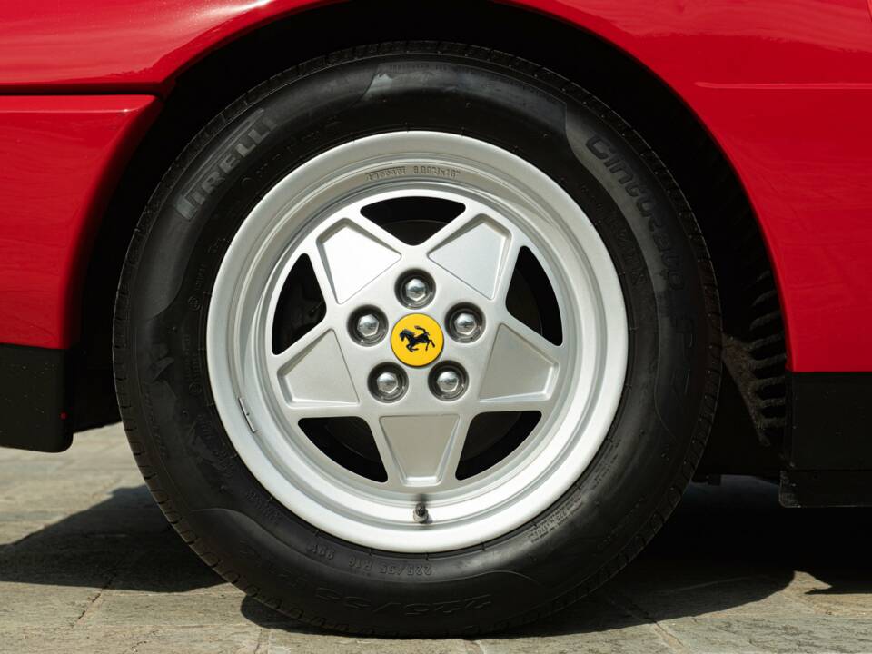 Image 26/50 of Ferrari Mondial T (1991)