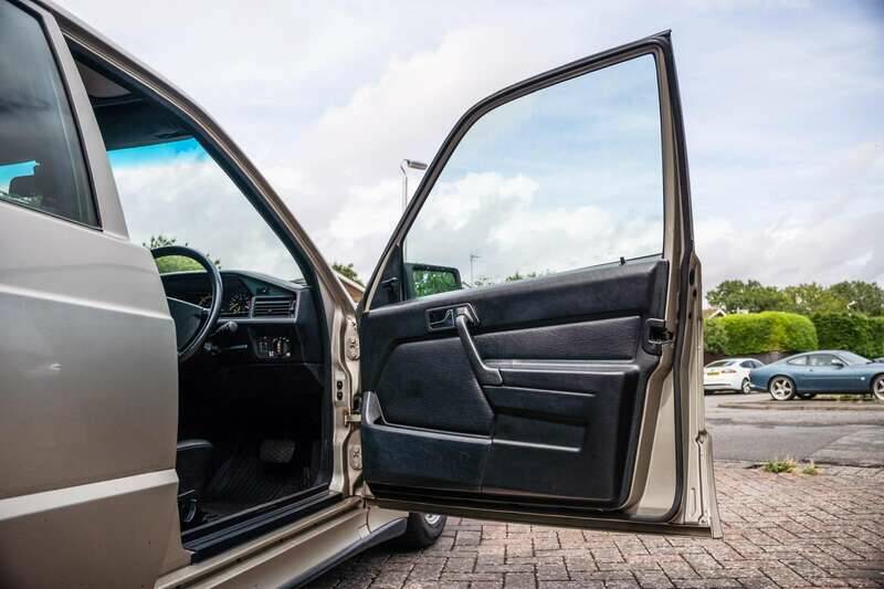 Image 34/50 of Mercedes-Benz 190 E 2.5-16 (1991)