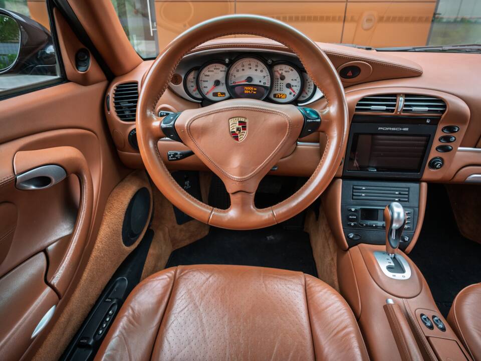 Image 25/63 of Porsche 911 Carrera 4S (2004)