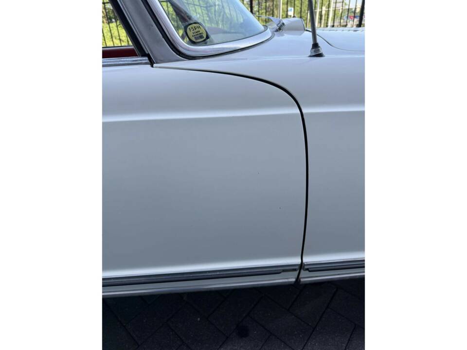 Image 20/50 of Mercedes-Benz 230 SL (1967)