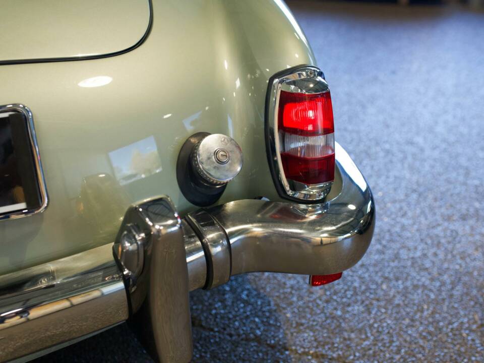 Image 13/28 of Mercedes-Benz 190 SL (1960)