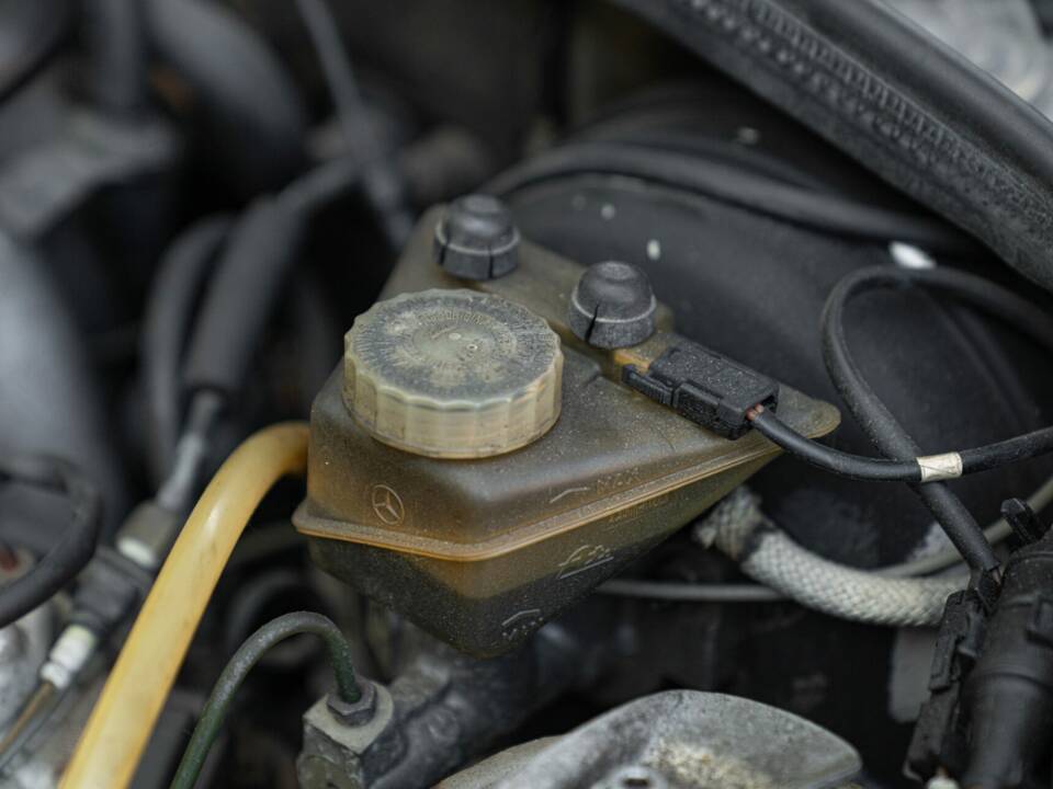 Image 44/50 of Mercedes-Benz 190 E 2.3-16 (1985)