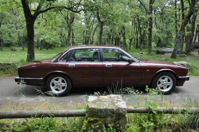 Image 6/7 of Jaguar XJ6 3.2 Sovereign (1994)