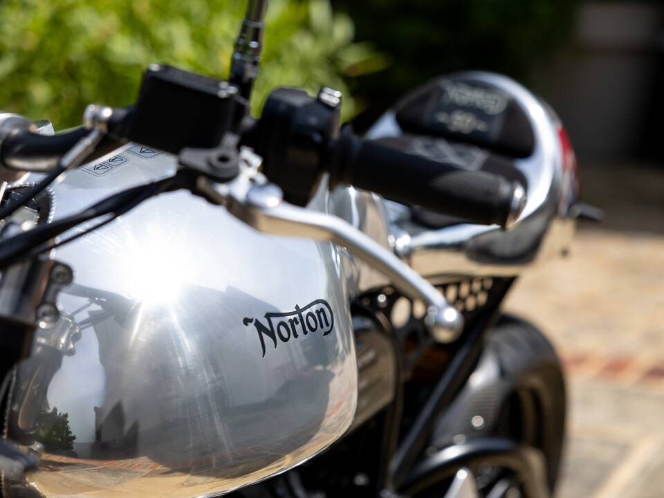 Bild 16/39 von Norton Dominator SS (2018)