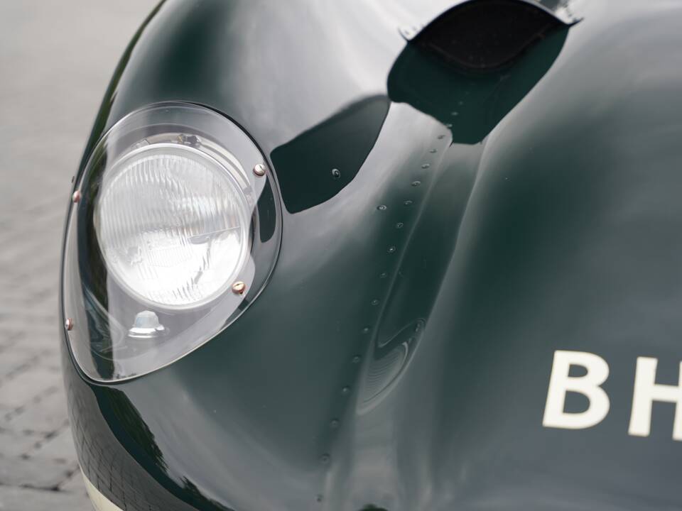 Image 27/50 of Lister Knobbly (1959)