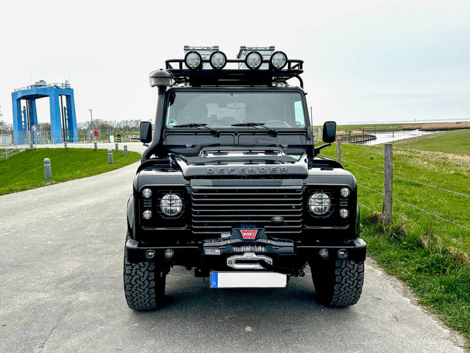 Image 2/21 of Land Rover Defender 110 (2015)