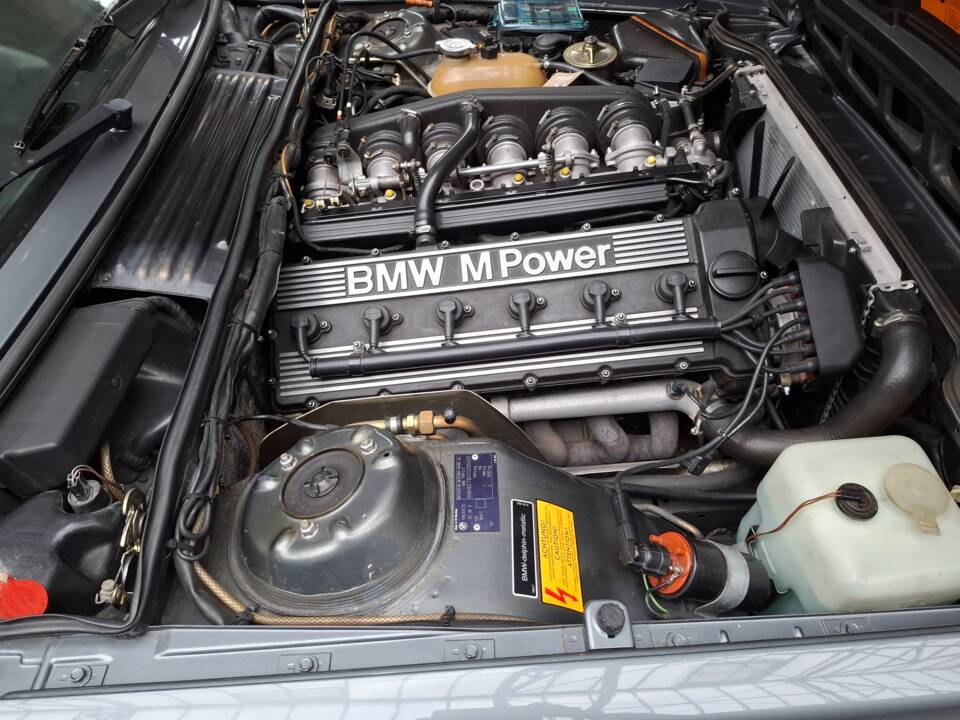 Image 26/33 of BMW M 635 CSi (1987)
