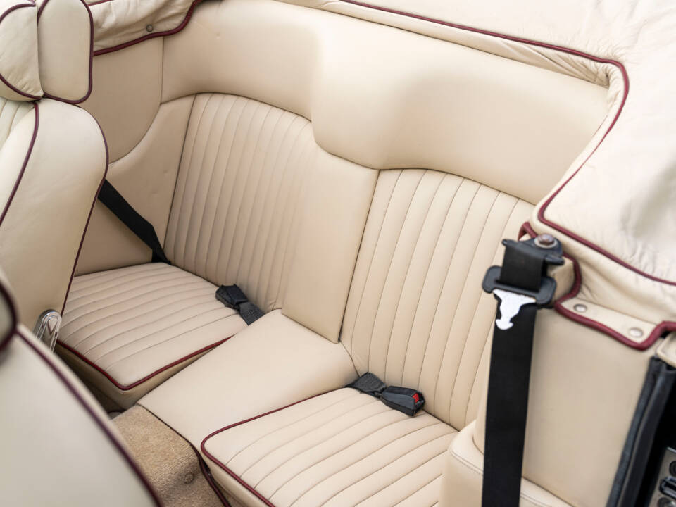 Immagine 30/32 di Aston Martin V8 Vantage Volante (1988)