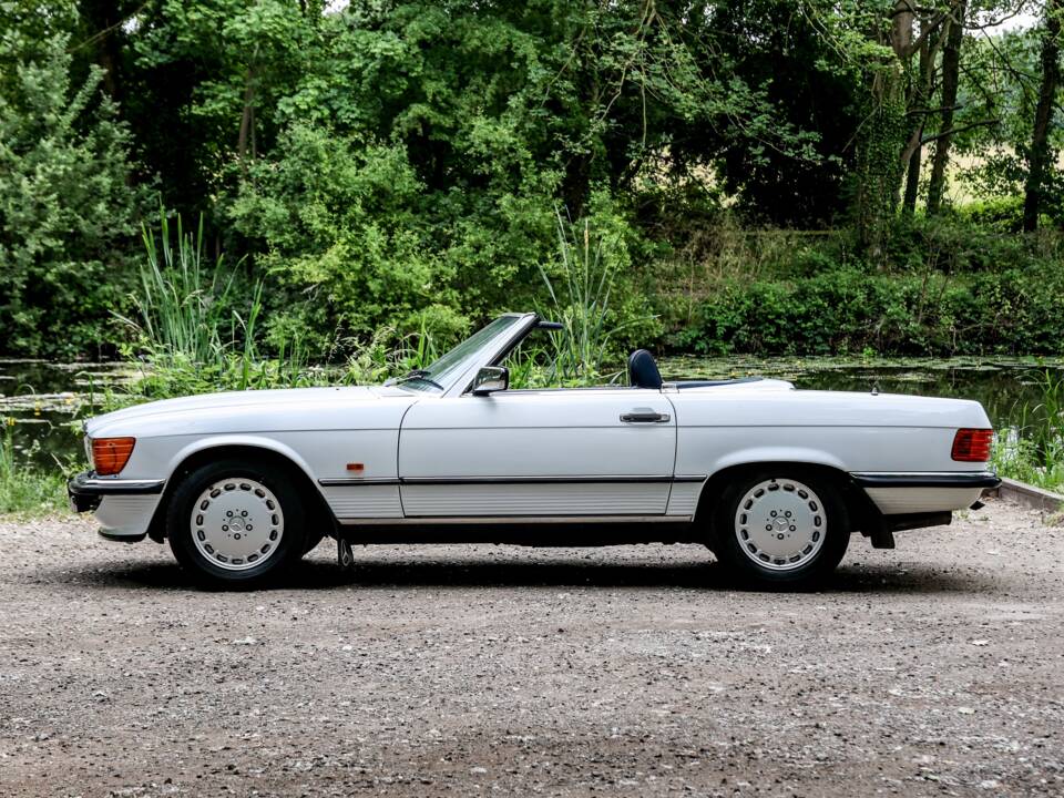 Image 2/43 of Mercedes-Benz 300 SL (1989)