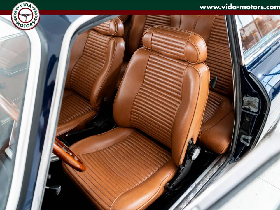 Image 8/15 of Alfa Romeo 2000 GT Veloce (1974)