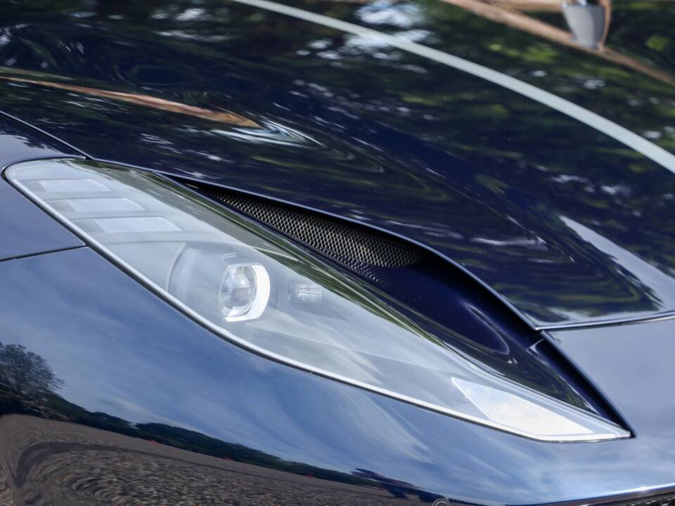 Image 37/50 of Ferrari 812 Superfast (2020)