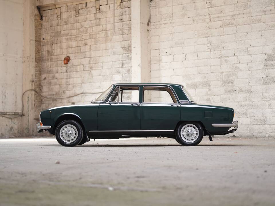 Image 12/83 of Alfa Romeo 1750 Berlina (1970)