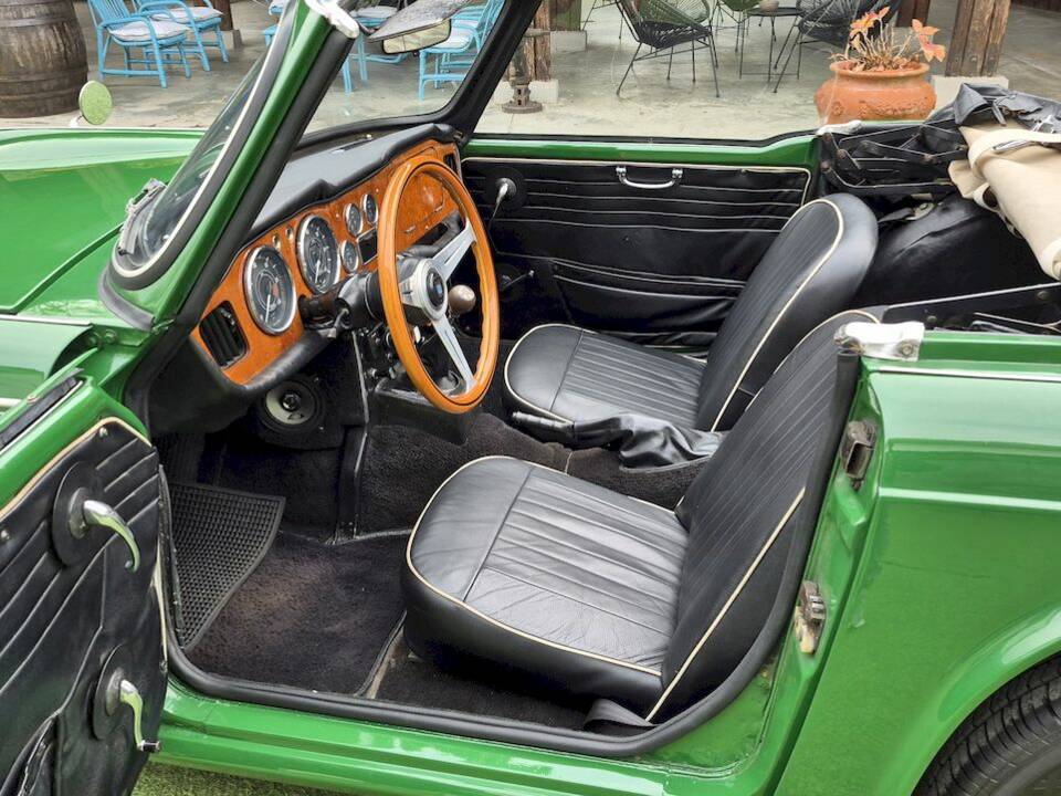 Image 21/66 of Triumph TR 4A IRS (1966)