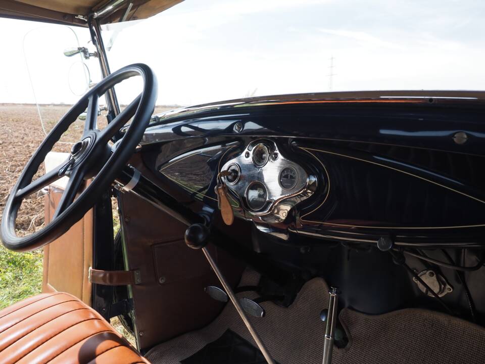 Image 21/60 of Ford Model A De Luxe (1931)