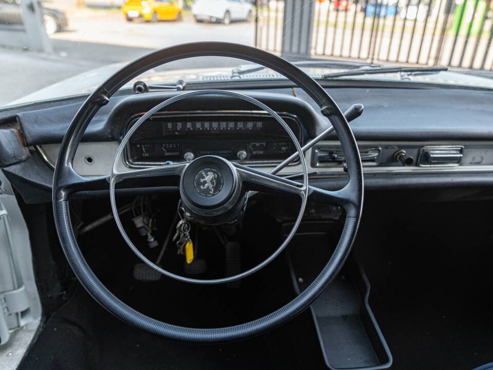 Image 17/29 of Peugeot 404 Coupé (1966)