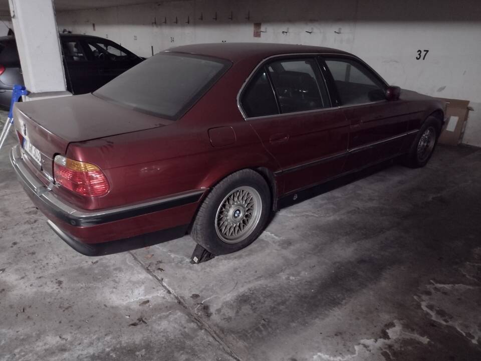 Image 4/4 of BMW 750i (1995)