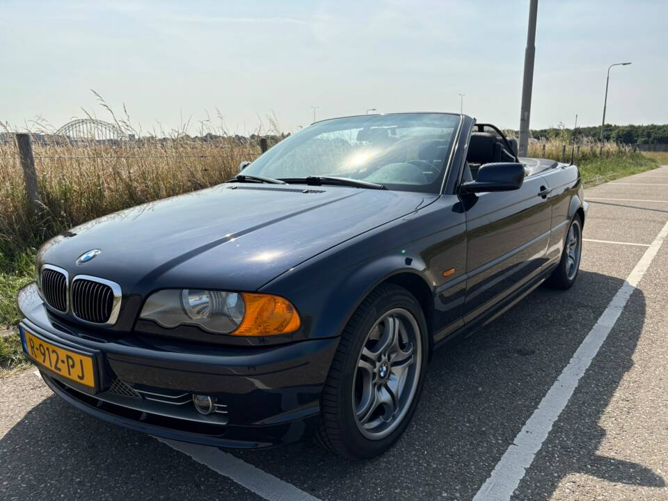 Immagine 3/6 di BMW 330Ci (2001)