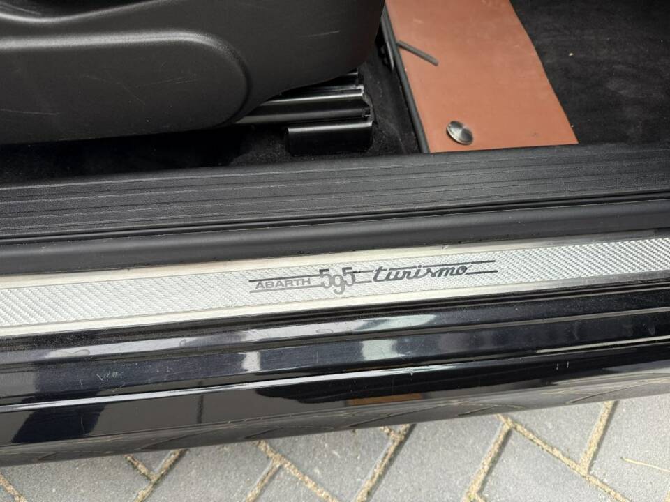 Image 15/17 of Abarth 595C (2015)