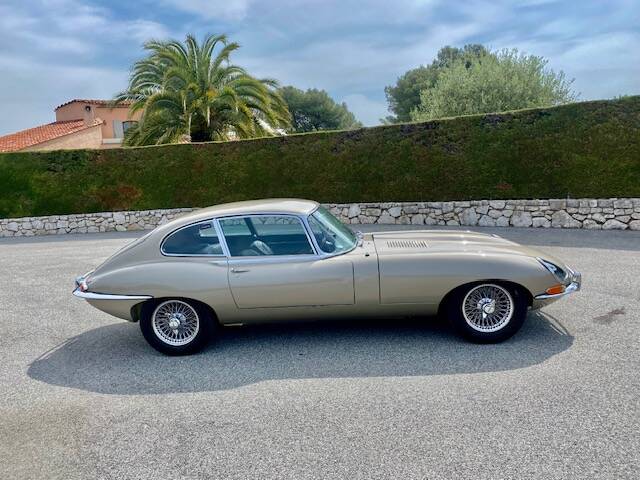 Bild 8/8 von Jaguar E-Type (2+2) (1966)