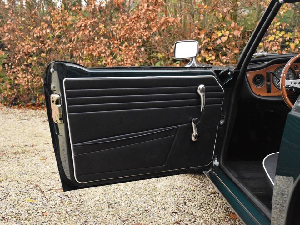 Image 21/29 of Triumph TR 5 PI (1968)