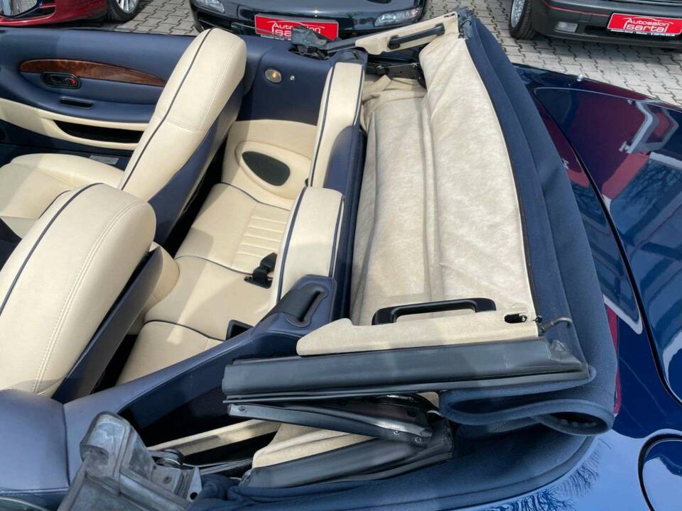 Immagine 13/20 di Aston Martin DB 7 Volante (1998)