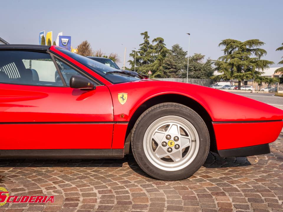 Image 15/49 de Ferrari 208 GTS Turbo (1989)