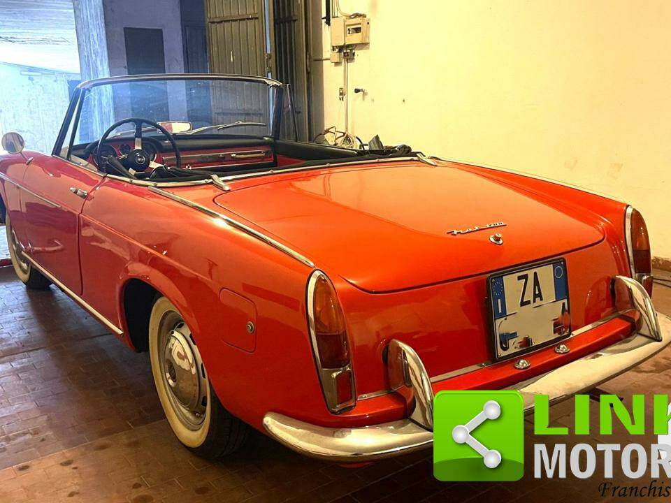 Image 6/10 of FIAT 1200 Convertible (1962)