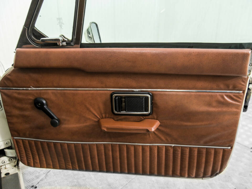 Image 33/50 of MG MGB GT V8 (1975)