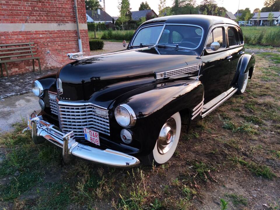 Image 7/50 of Cadillac 61 Sedan (1941)