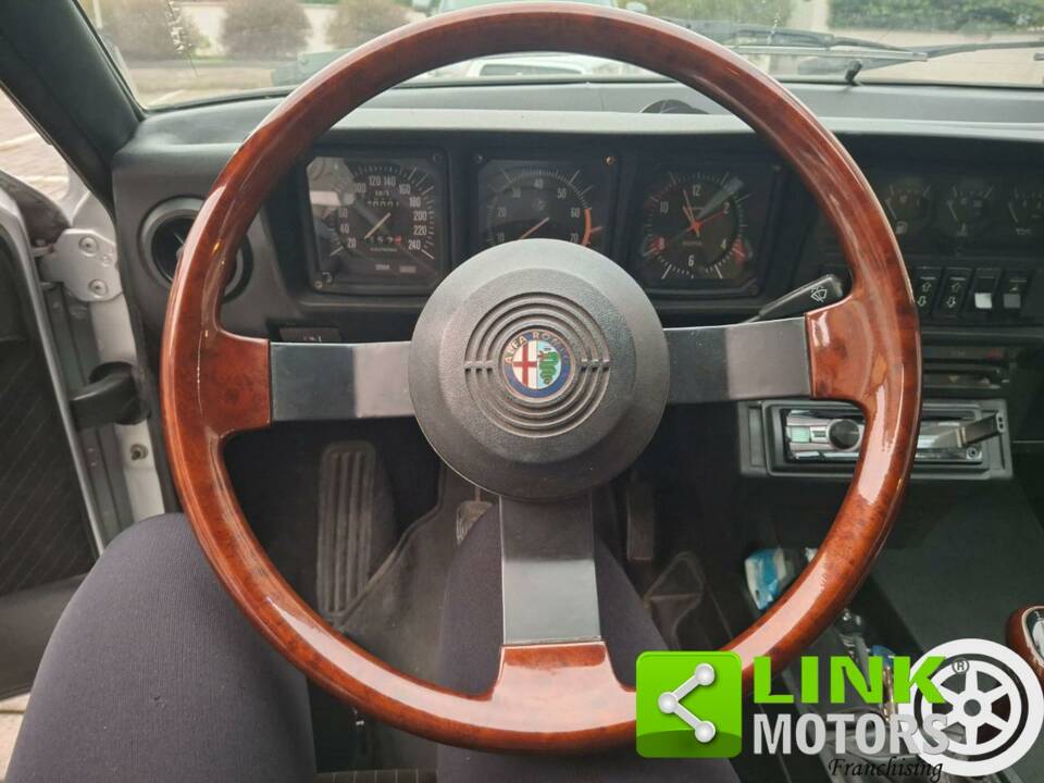 Bild 5/10 von Alfa Romeo GTV 2.0 (1983)