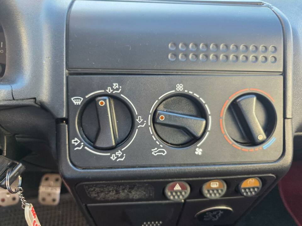 Immagine 25/25 di Peugeot 205 Rallye 1.3 (1991)