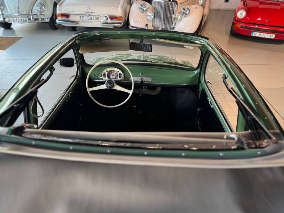 Immagine 2/36 di SEAT 600 D (1966)