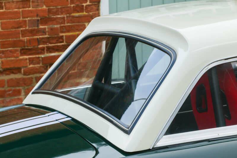 Image 34/50 of MG MGB GT (1965)