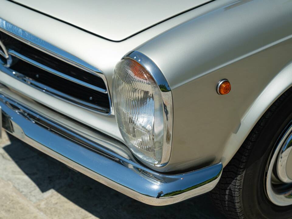 Image 27/50 of Mercedes-Benz 230 SL (1965)