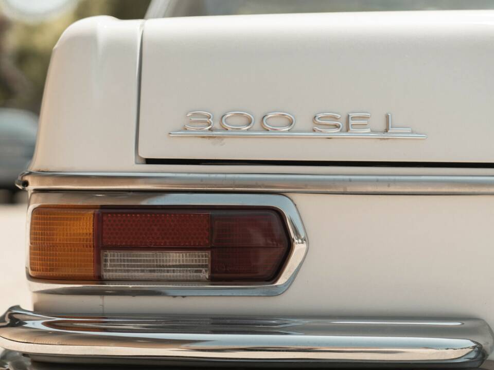 Image 13/34 of Mercedes-Benz 300 SEL 3.5 (1971)
