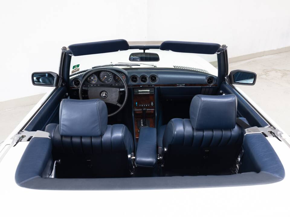 Image 22/35 de Mercedes-Benz 500 SL (1984)