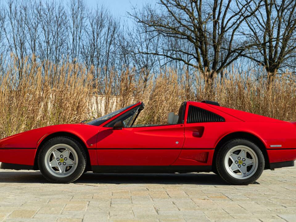 Afbeelding 6/50 van Ferrari 208 GTS Turbo (1986)