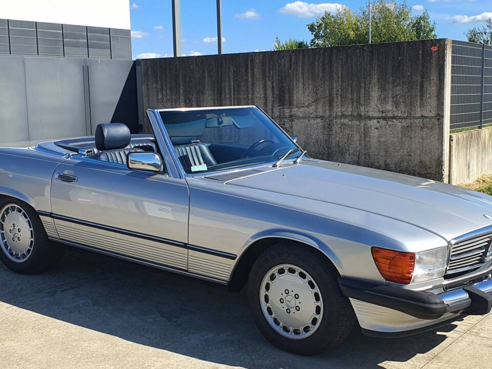 Image 7/34 de Mercedes-Benz 560 SL (1987)