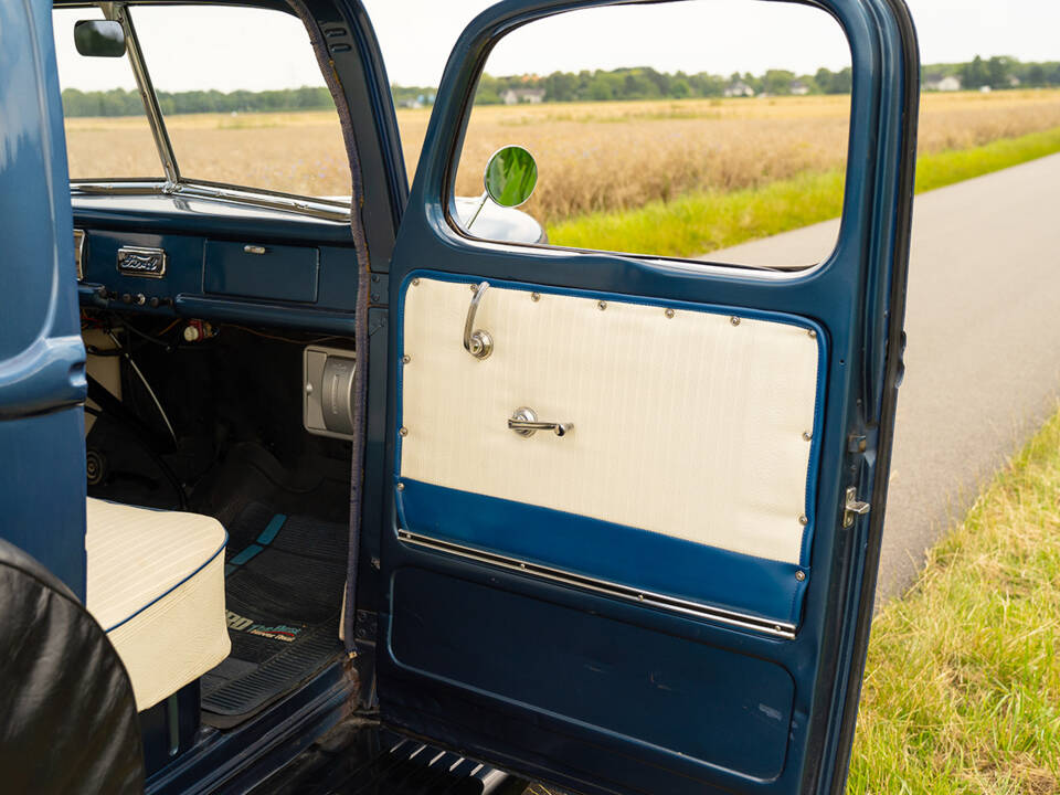 Imagen 46/83 de Ford V8 Modell 46 Pick Up (1940)