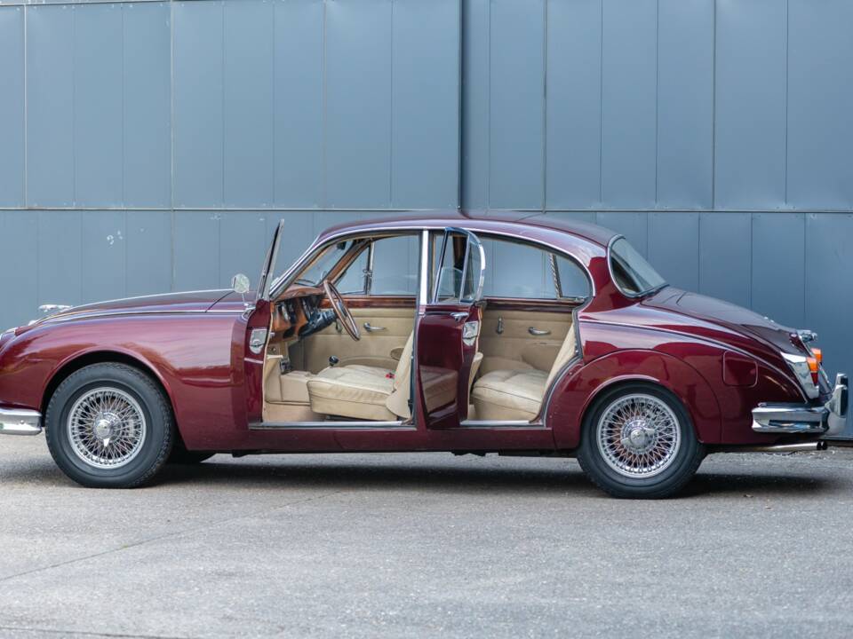 Image 34/49 of Jaguar Mk II 3.4 (1967)