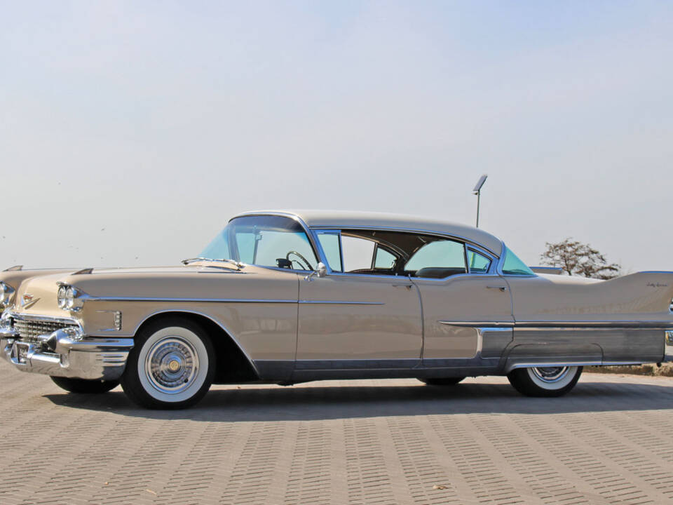Image 3/29 of Cadillac 60 Special Fleetwood (1958)