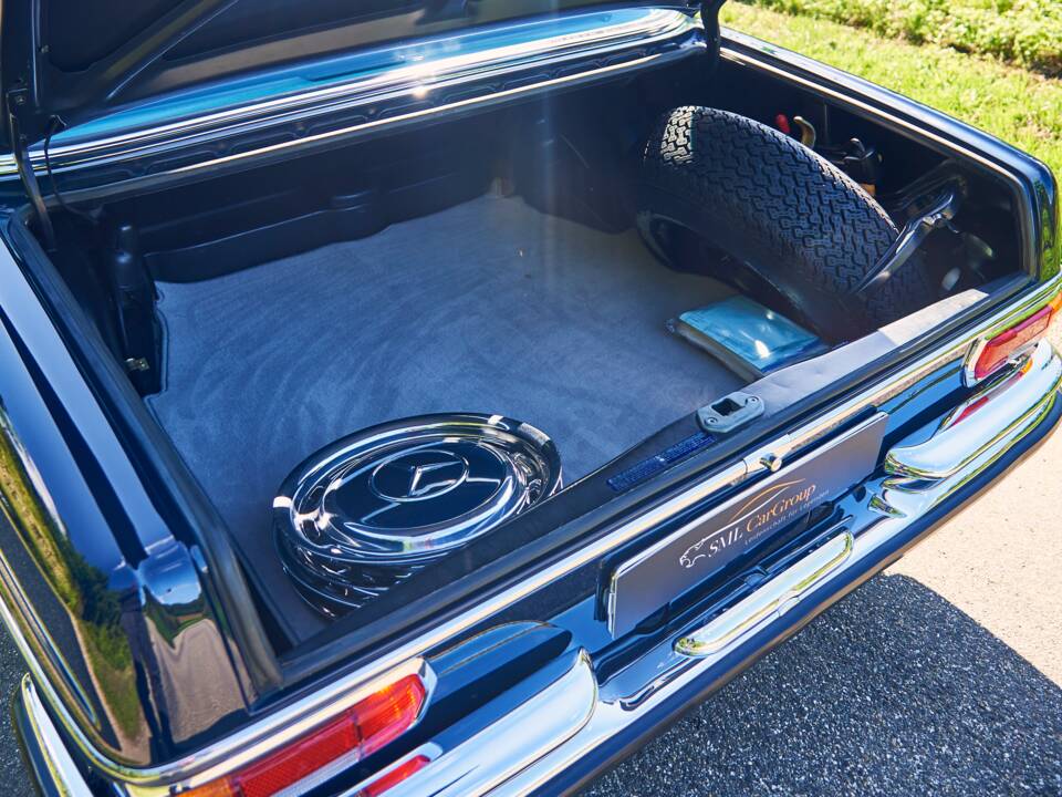 Image 33/38 of Mercedes-Benz 300 SEL 6.3 (1970)