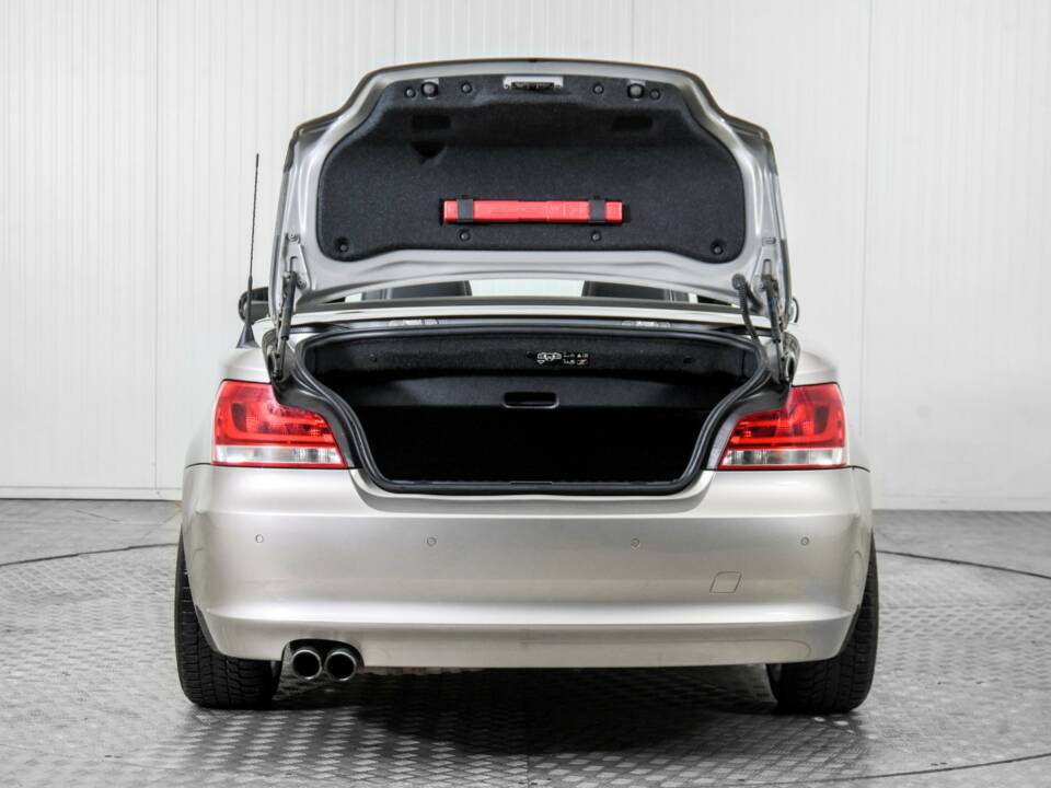 Immagine 43/50 di BMW 125i (2011)